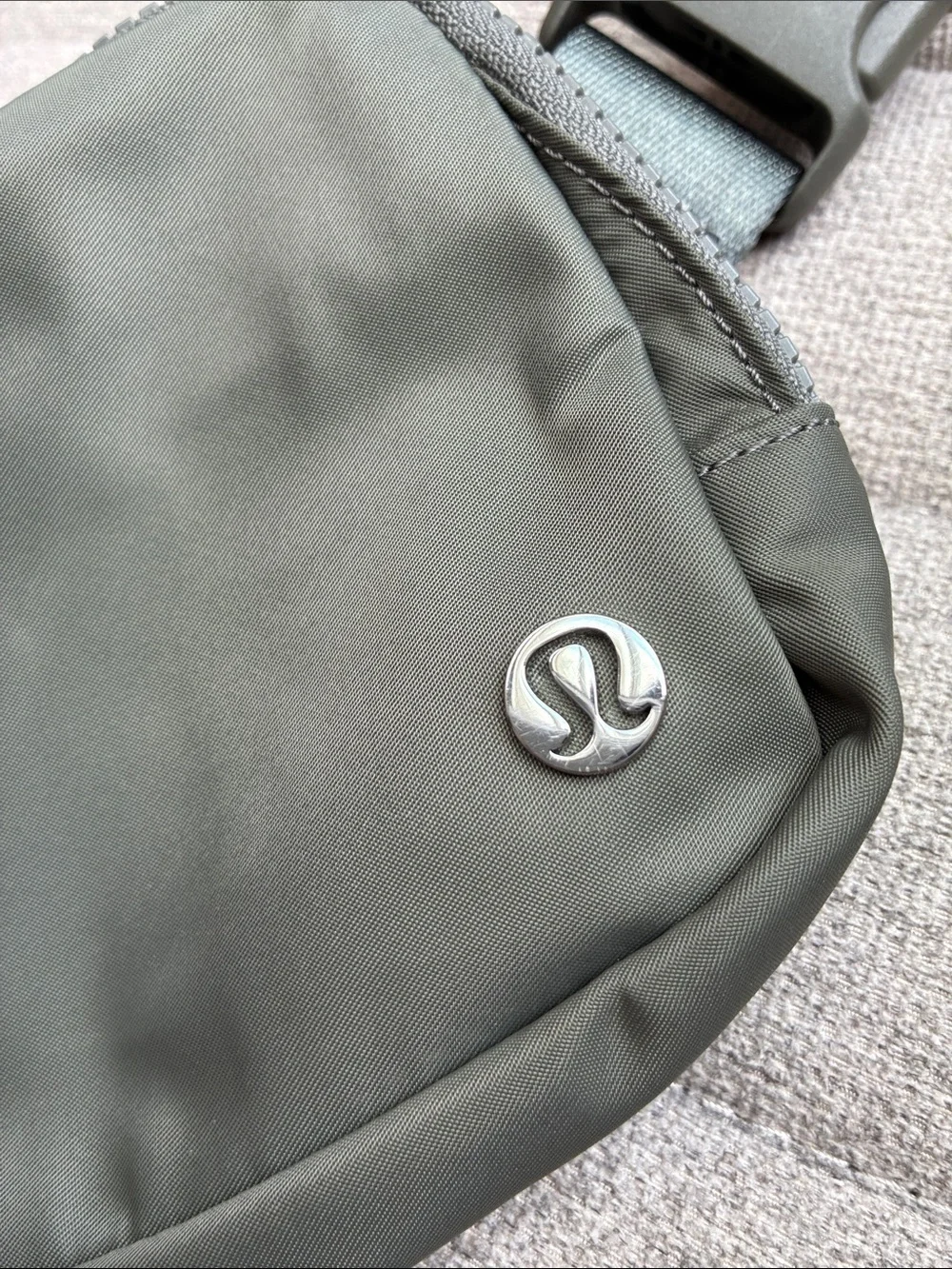 Lululemon 1L Everywhere Belt Bag (Olive or Gray) - Picture 2 of 12